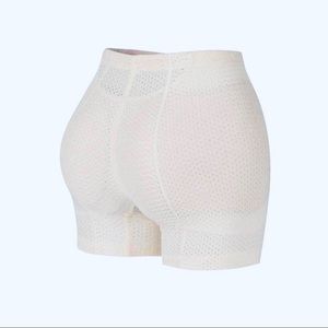 Natural looking butt and hip enhancing spandex